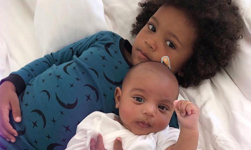 Los Dos Niños De Kim Kardashian Posan Para La Foto Más Tierna Entre Hermanos Noticias 