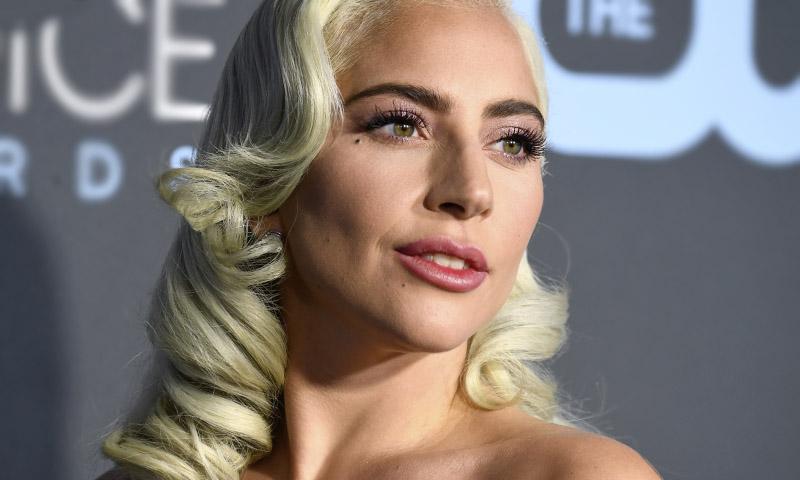 Lady Gaga revela que un familiar estuvo hospitalizado dos meses por Covid