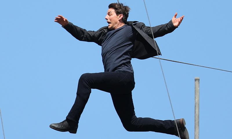 Tom Cruise confiesa que ama hacer escenas de acción pero admite: ‘Me he roto muchos huesos’