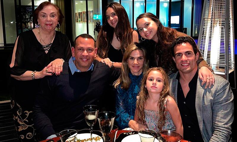 Alex Rodriguez celebró el Día de Gracias junto a su ex y sus hijas