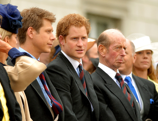 El Príncipe Harry de Inglaterra, gran apoyo de su abuela, la Reina