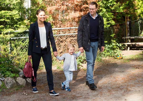 La Casa Real Sueca extendió ayer un comunicado en el que informó que la Princesa Victoria dio a luz el miércoles 2 marzo a las 20:28 de la noche en el Hospital Karolinska de Estocolmo
