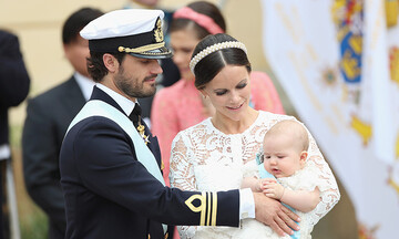 Entre juegos de bebés y el amor de sus padres, el Príncipe Alexander es bautizado