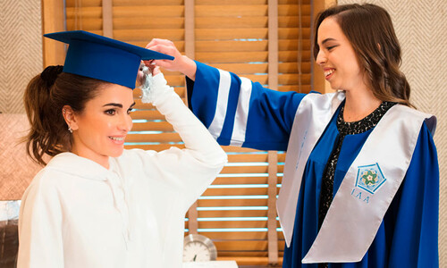 Rania de Jordania, la mamá más orgullosa en la graduación de su hija Salma
