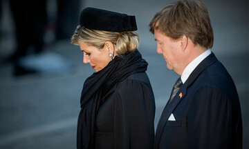 Máxima de Holanda, rodeada de su familia, asiste al funeral privado de su hermana