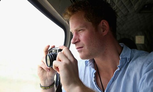 Por el Día de la Tierra, el Príncipe Harry comparte por primera vez imágenes que documentan su impresionante talento tras la cámara