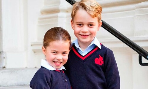 ¡Los hermanitos más tiernos! Charlotte y George posan en su primer día de clases