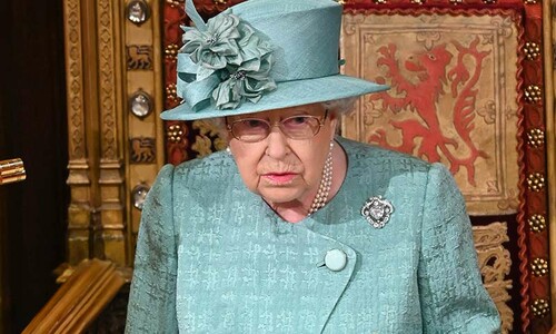 Sin carruaje ni la tradicional capa, ¿por qué la Reina lució tan casual en esta apertura del Parlamento británico?