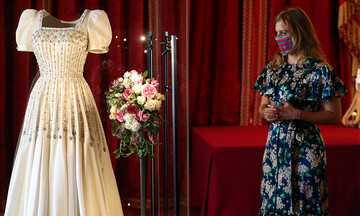 La Princesa Beatriz presenta orgullosa su vestido de novia, préstamo de la Reina Isabel