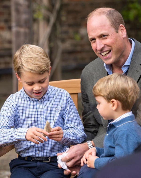El Príncipe William posa junto a sus hijos George y Louis