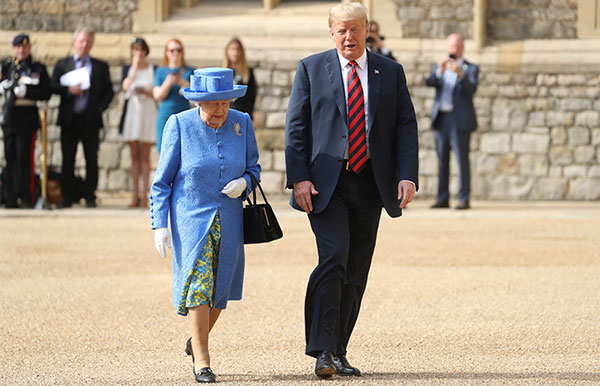 Reina Isabel y Donald Trump