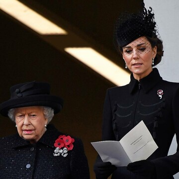 Isabel II, emocionada y arropada por toda la familia para celebrar el Día del Armisticio