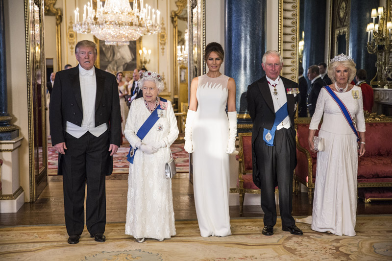 Isabel II, el príncipe Carlos, la duquesa de Cornualles y Donald y Melania Trump