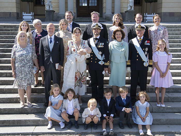 Carlos Felipe Y Sofia De Suecia Bautizan A Su Hijo En Una Ceremonia