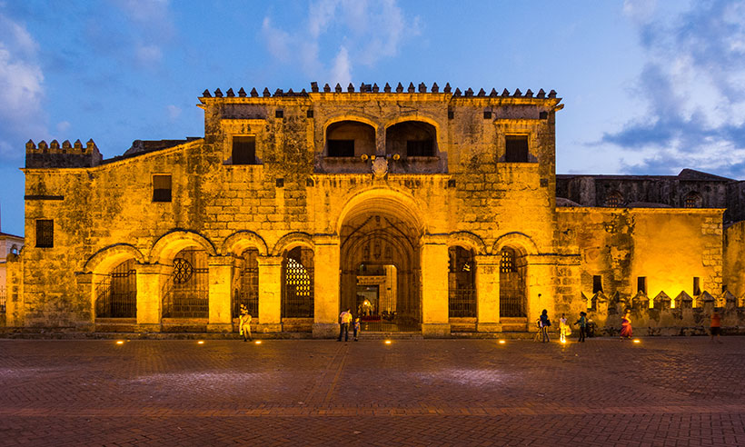 Un paseo por los rincones más bellos de Santo Domingo entre moda, color