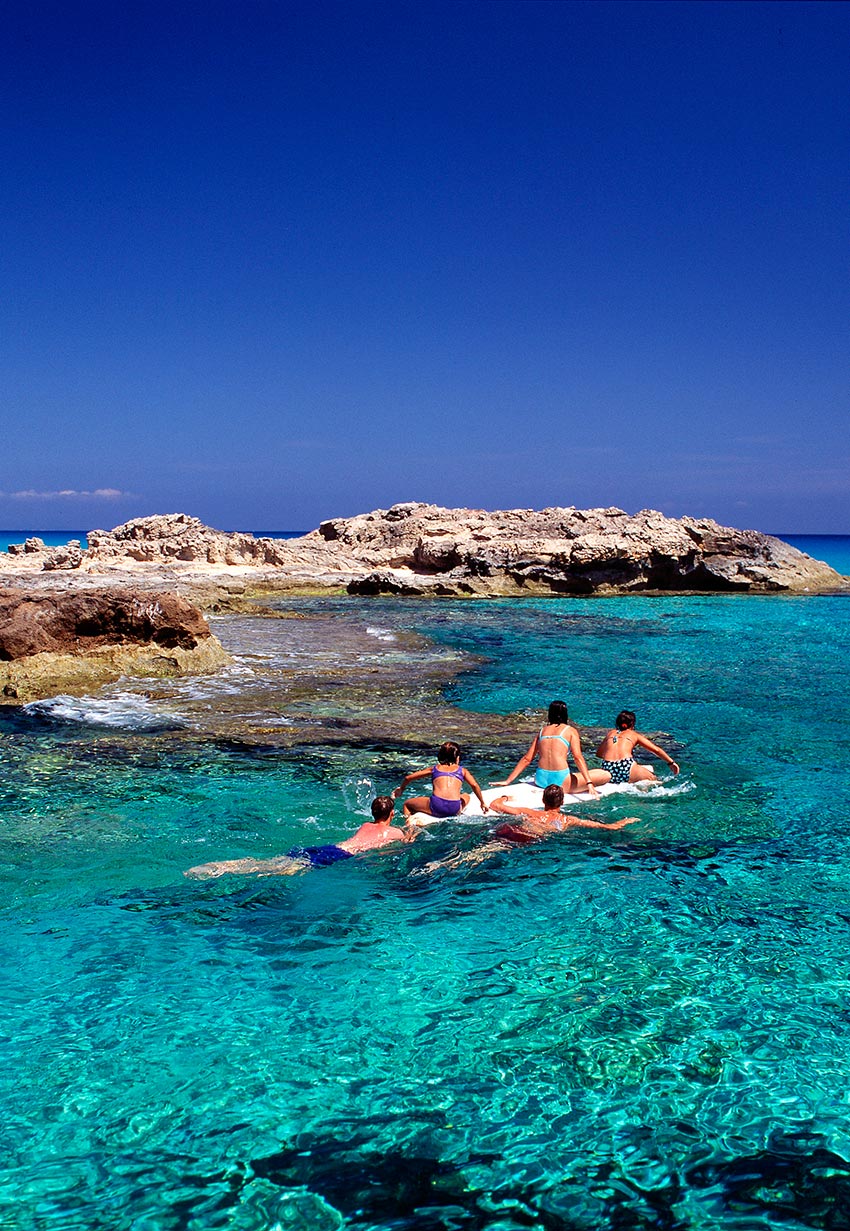 Playas azul Formentera, la esencia del Mediterráneo más puro - Foto 1