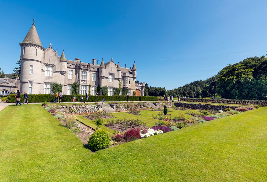 Del castillo de Balmoral a Kensington por el cumpleaños de la Reina