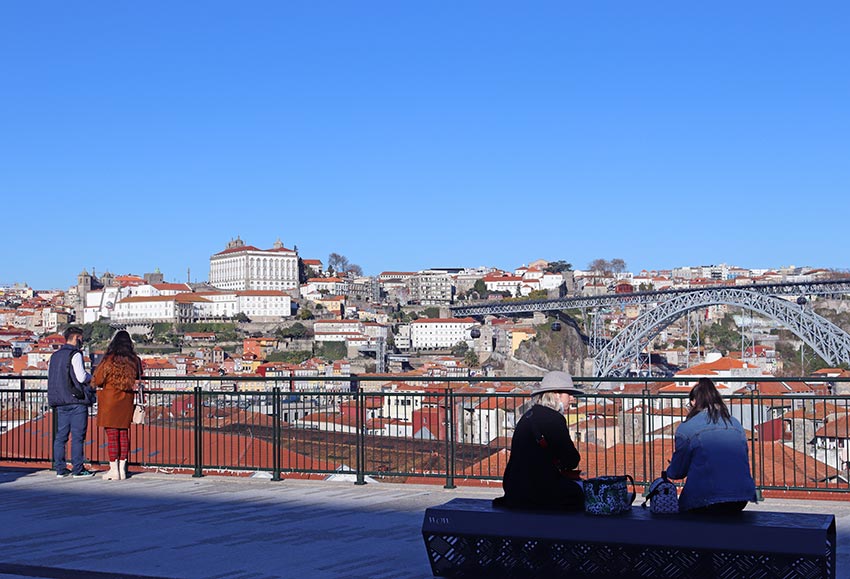 Panorámica de la ciudad de Oporto desde la terraza de WOW